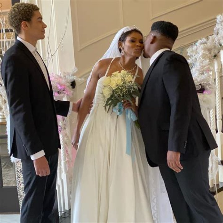Are donnie mcclurkin and nicole mullen married?