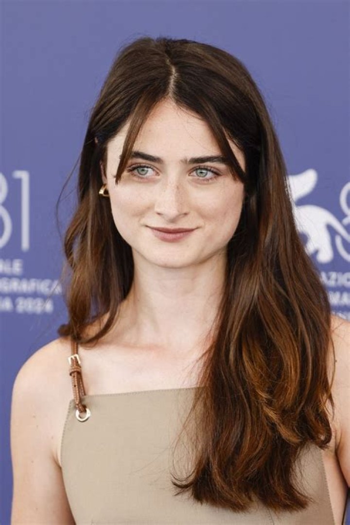 Can raffey cassidy sing?