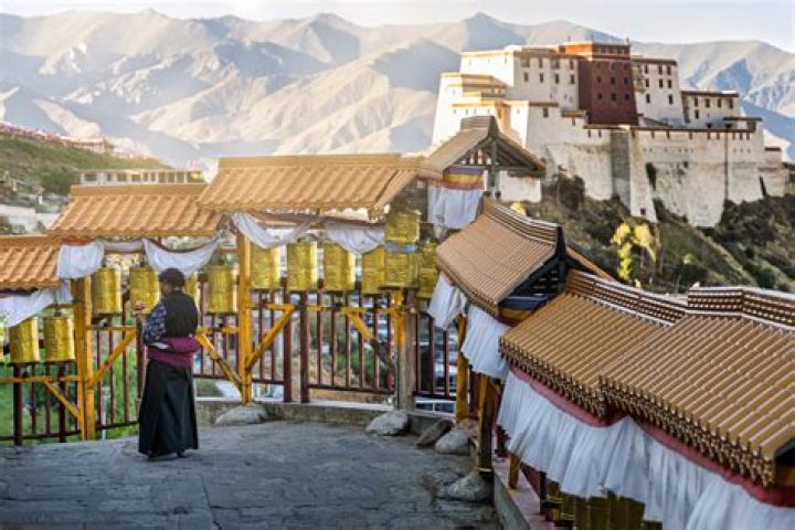 Can tibetans leave tibet?