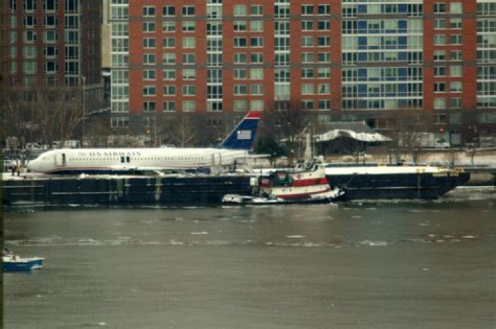 Could flight 1549 have made it to an airport?
