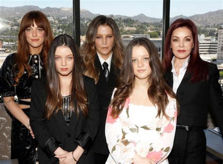 Did regis philbin have grandchildren?