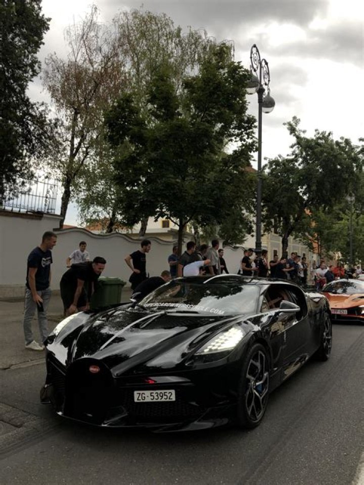 Did ronaldo buy bugatti la voiture noire?