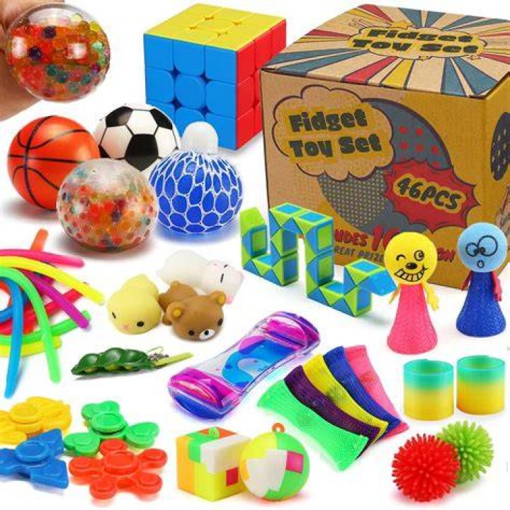 Do babies need colourful toys?
