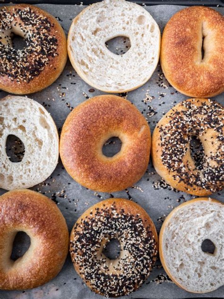 Do bagels have dairy?