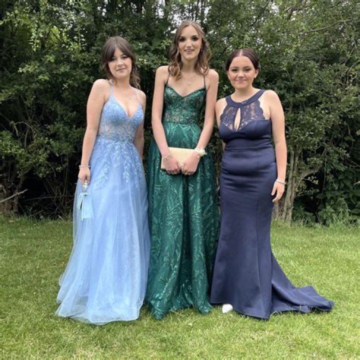 Do they have prom in england?