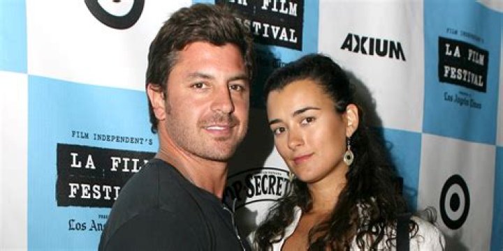 Does cote de pablo have a child?