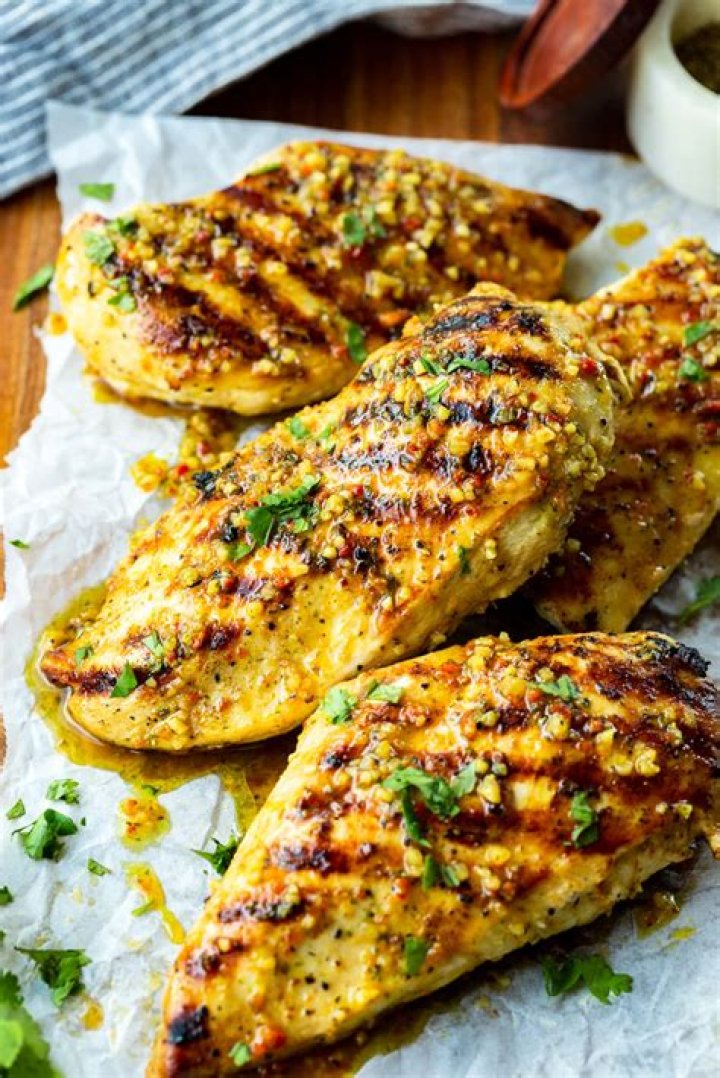 Does dry rub need to marinate?