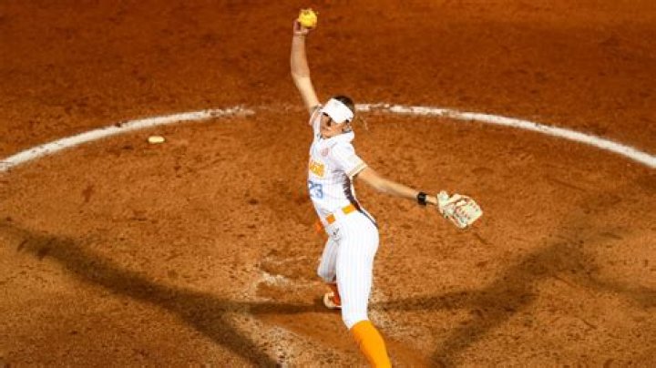 Has a starting pitcher ever gone undefeated?