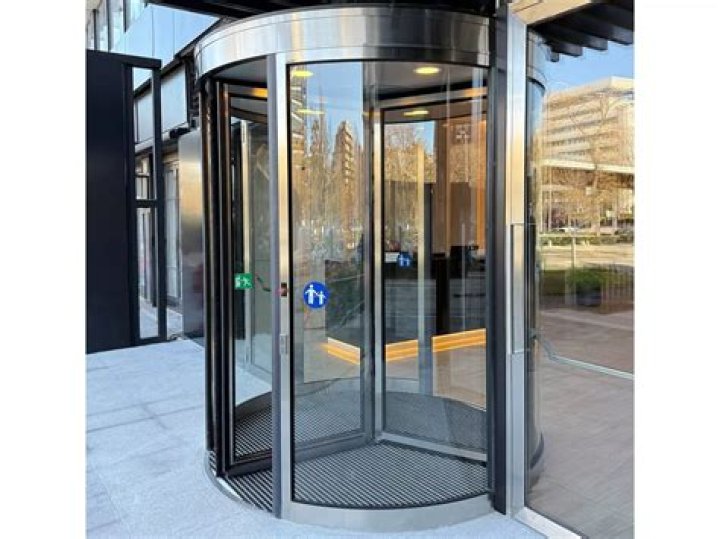 Has anyone died in a revolving door?