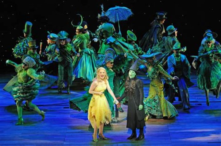Has julianne hough been on broadway?