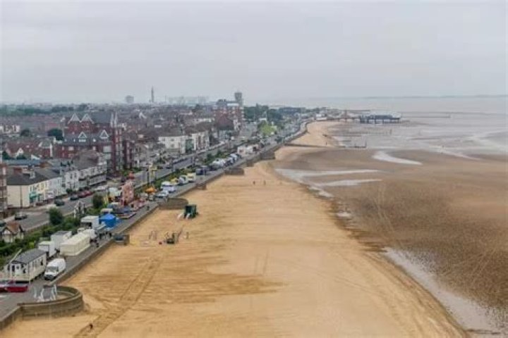 Has scunthorpe got a beach?