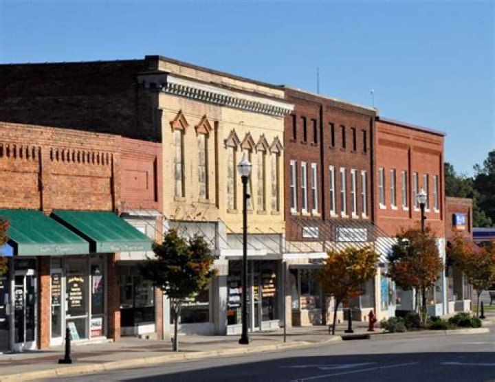 How big is raeford north carolina?