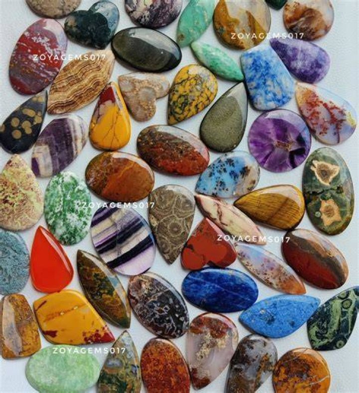 Is cabochon a stone?