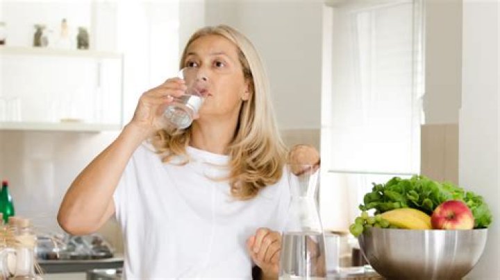 Should i drink water after eating apple?