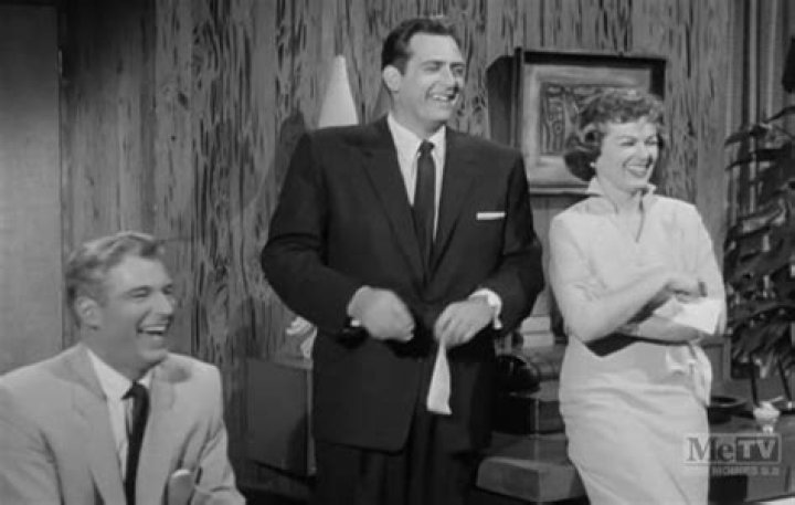 Was della street perry mason's girlfriend?