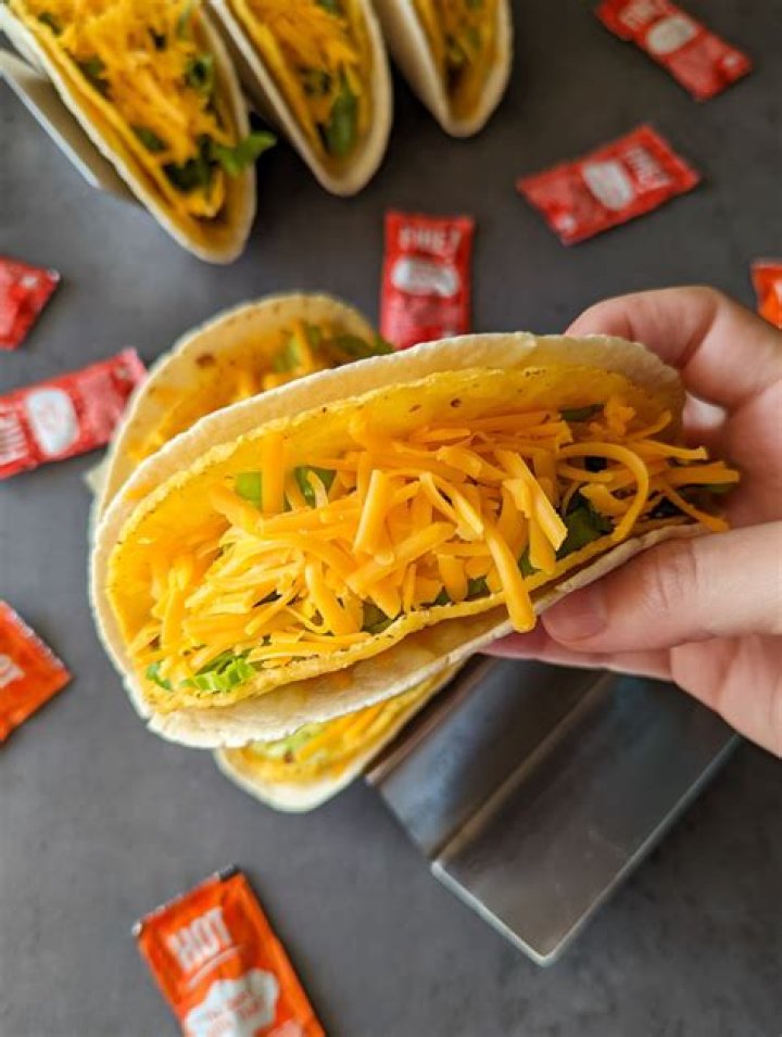 Whats in a cheesy gordita crunch?