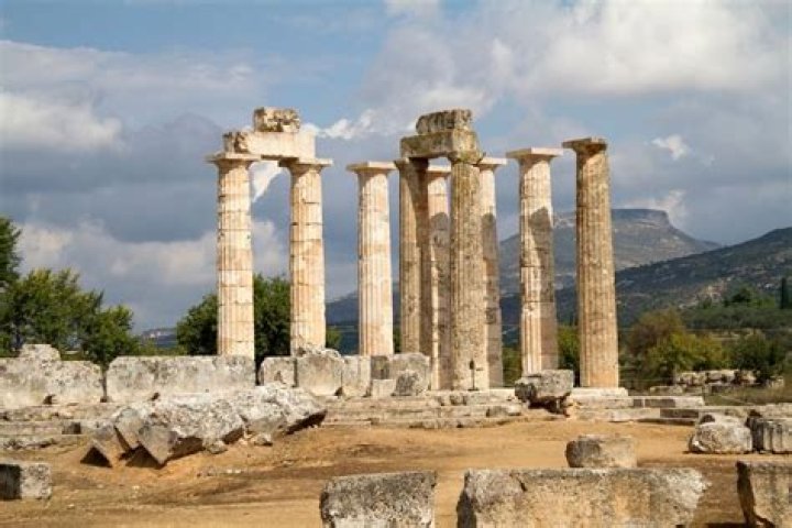 Where hercules fought the lion?