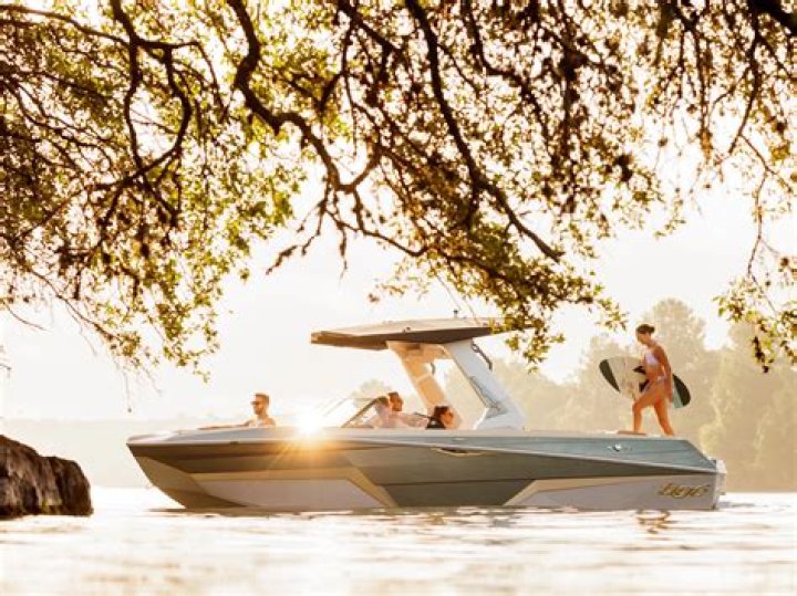 Who manufactures tige boats?