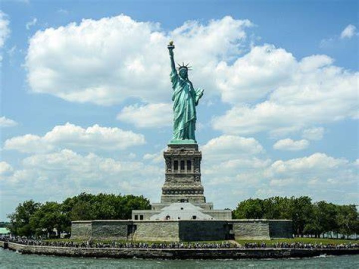 Whos idea was the statue of liberty?