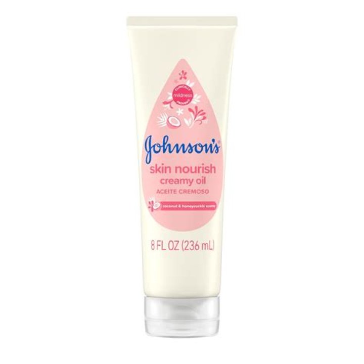 Will baby oil keep skin moisturized?
